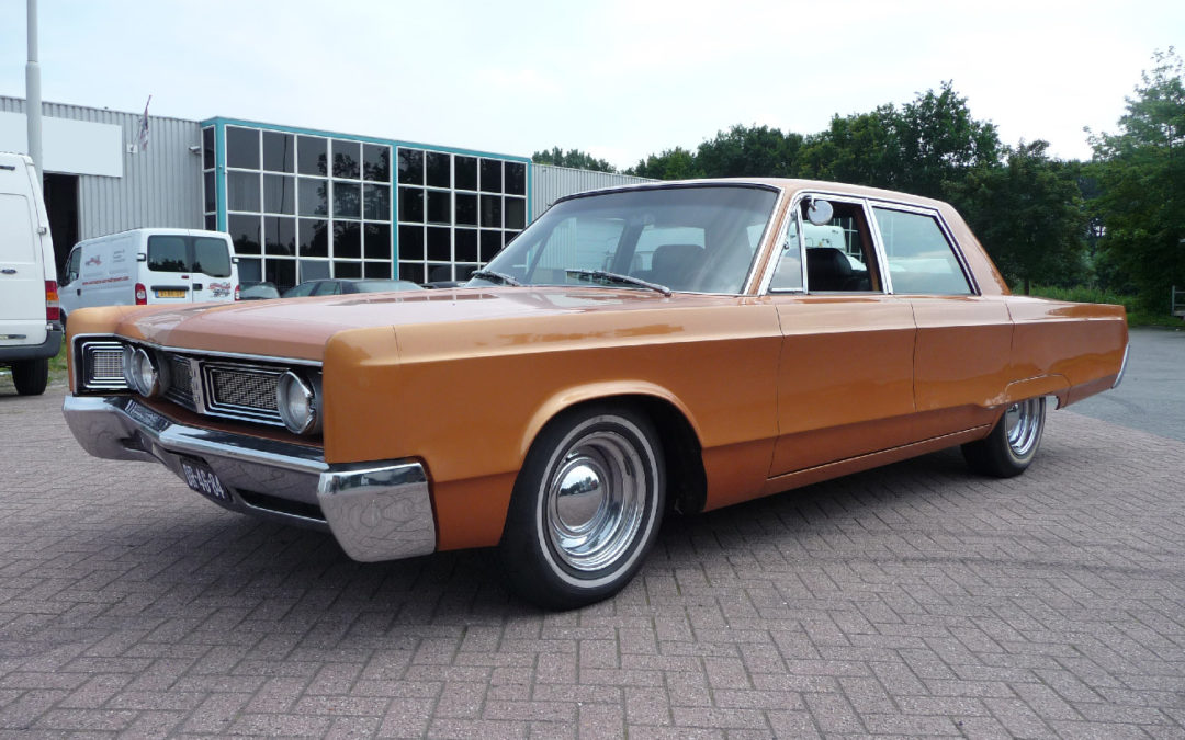 Shaved Chrysler Newport (1967) krijgt nieuw interieur