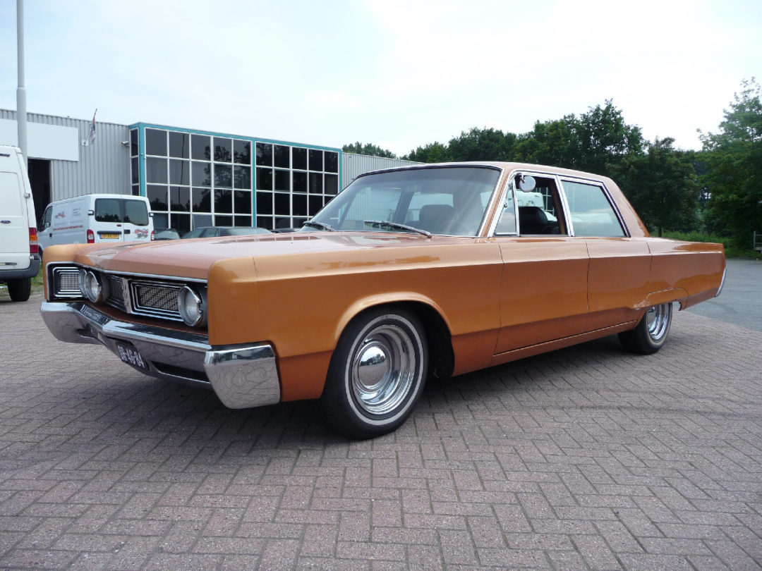 Shaved Chrysler Newport (1967) krijgt nieuw interieur