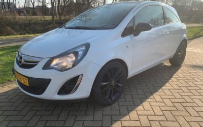 Opel Corsa 1.4 16V 3D 2013 Wit Color edition