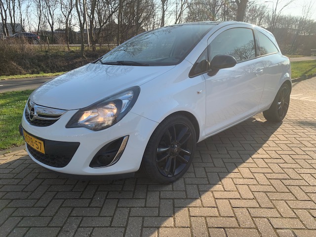 Opel Corsa 1.4 16V 3D 2013 Wit Color edition